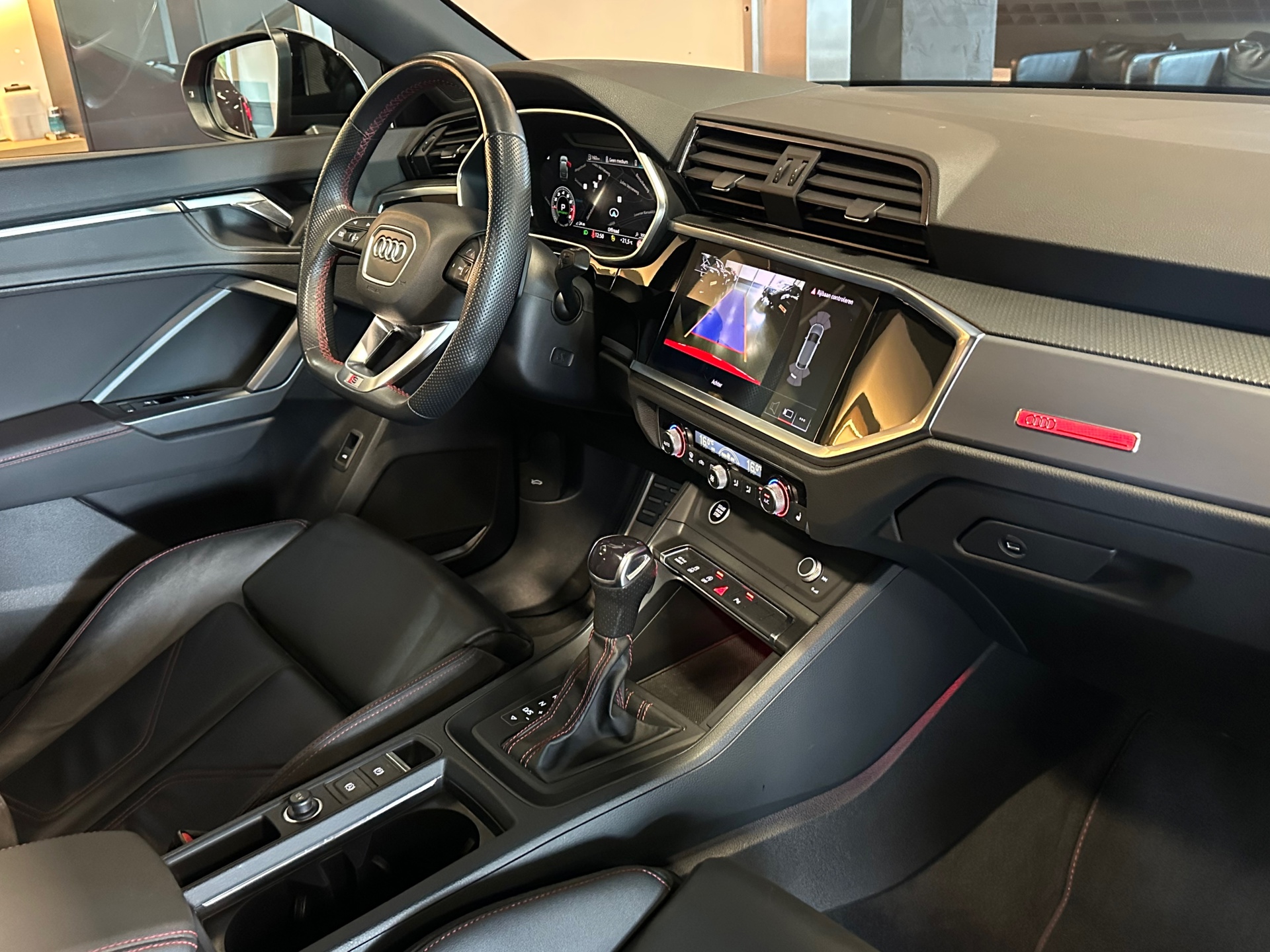 47037373-30.jpg